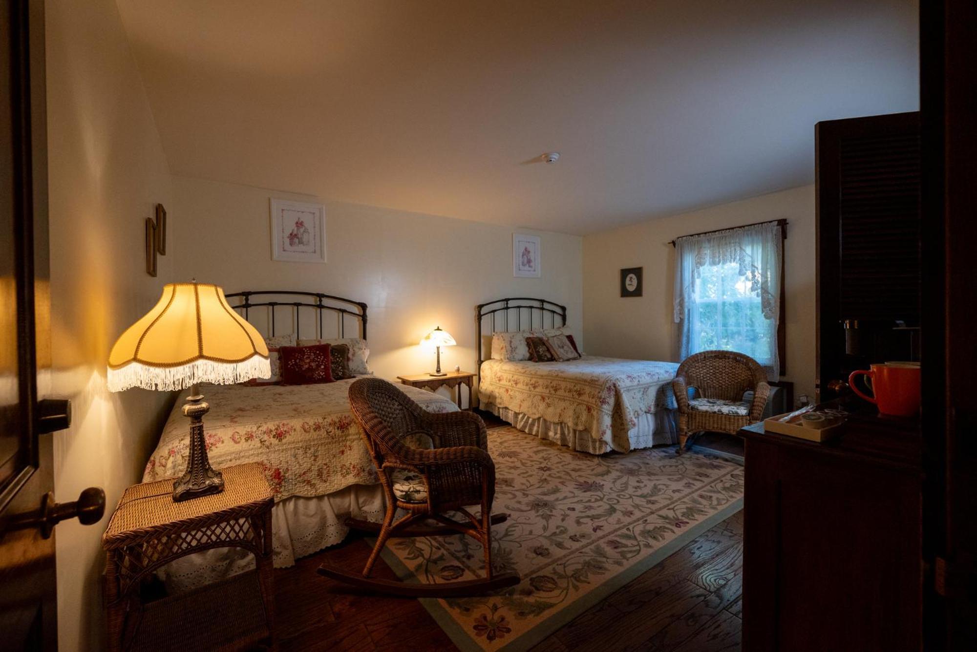 La Perla Restaurant & Country Inn Averill Park Bagian luar foto