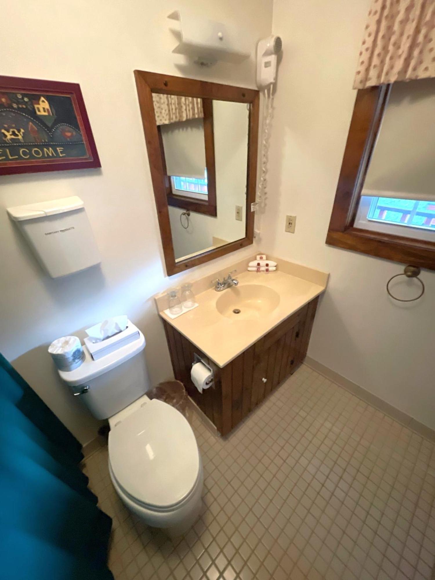 La Perla Restaurant & Country Inn Averill Park Bagian luar foto